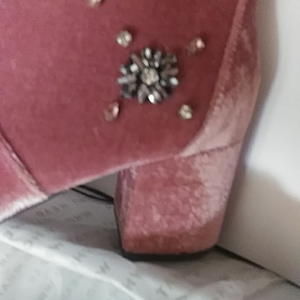Who What Wear Pink ALESSIA EMBELLISHED VELVET ANKLE BOOT w/ Block Heel NIB - Picture 9 of 9